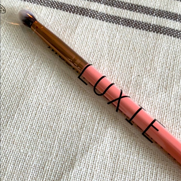 Luxie Other - NWT Luxie 243 PRECISION BLENDER BRUSH - ROSE GOLD